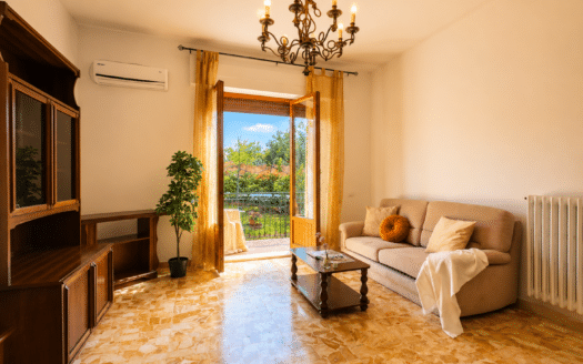 Basciano | Appartamento con 3 camere e giardino